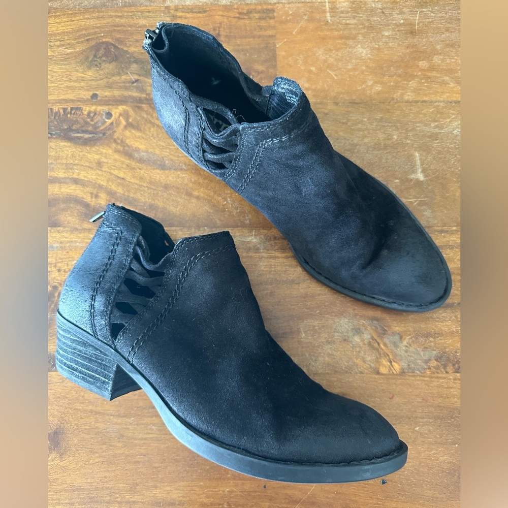 BORN Waterville Ankle Boots Black Distressed Leather Criss Cross Woman's US 8.5